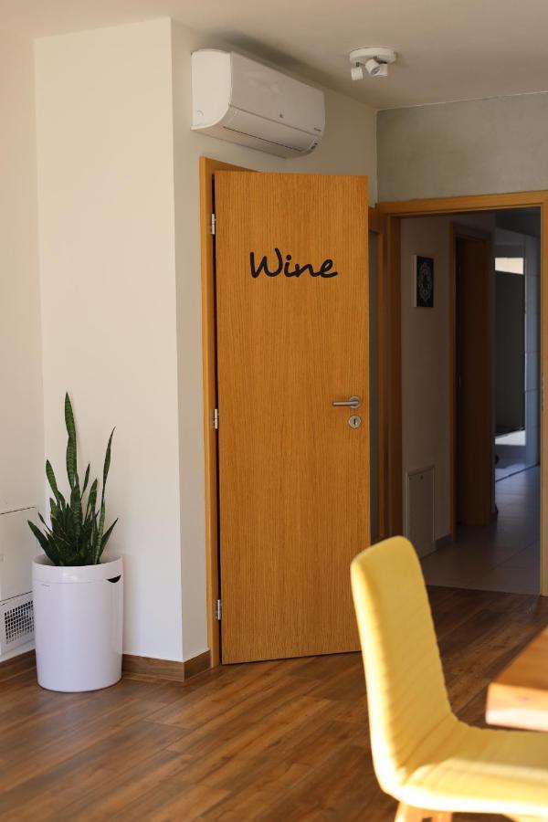 Veritas House Микулов Екстериор снимка